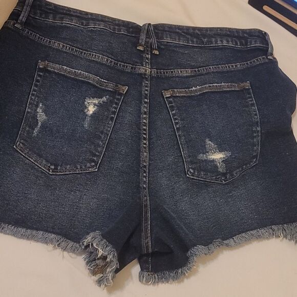 Good American distressed denim shorts size 18 - Picture 9 of 9